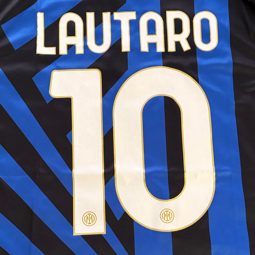 Nike Inter Milan Blue and Black Striped Men's Jersey Lautaro 10 - Picture 10 of 11